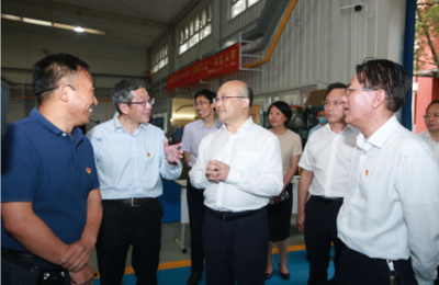 四川省委常委、組織部部長王正譜一行蒞臨成都科技學校調研指導黨建工作